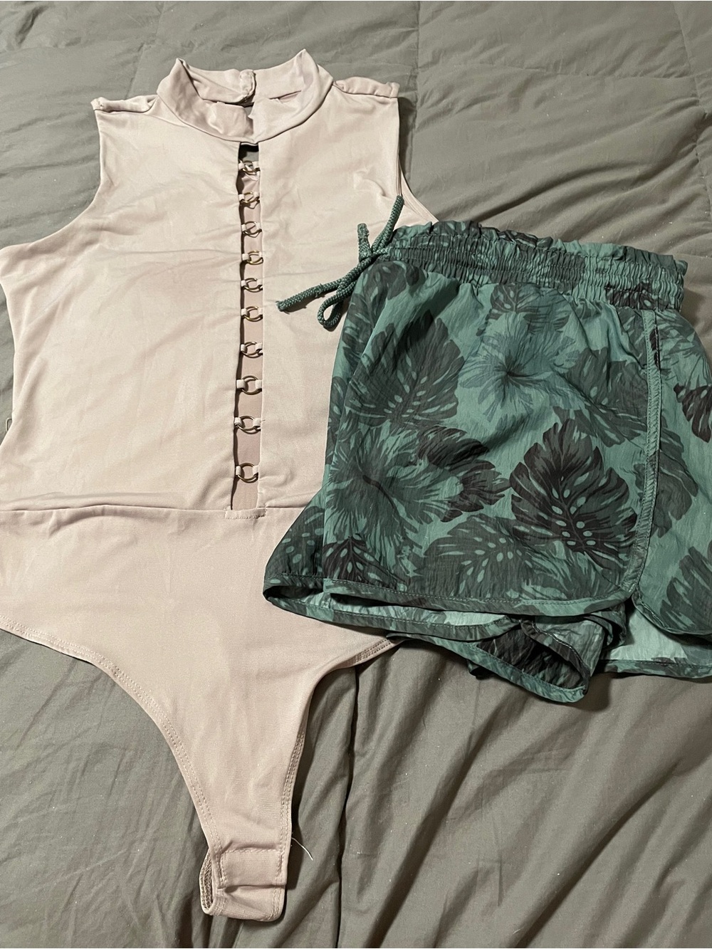 Aerie green fern shorts/Iris beige body suit, cut outs in front size XL Womens